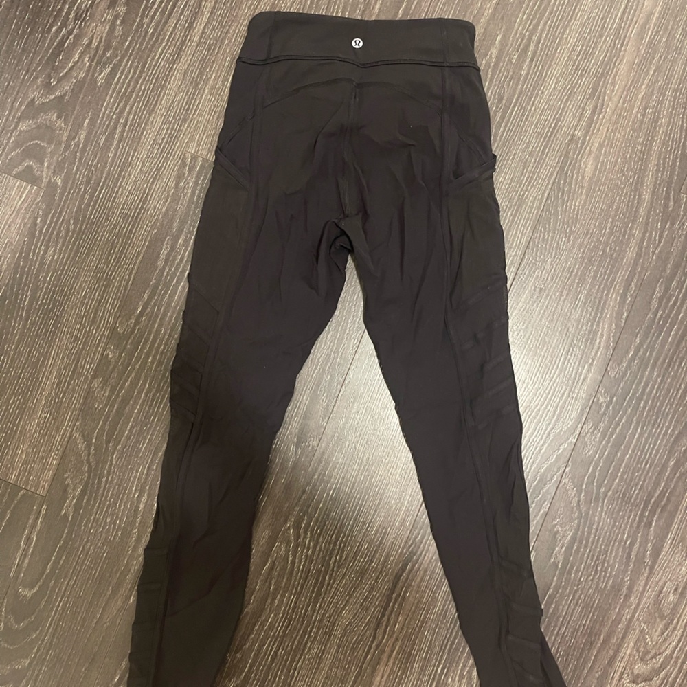 Lululemon side panel sheer sides with pockets - size 6
